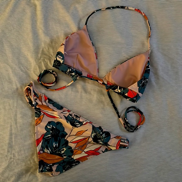 NWOT Billabong Pink Floral Bikini - Picture 3 of 4